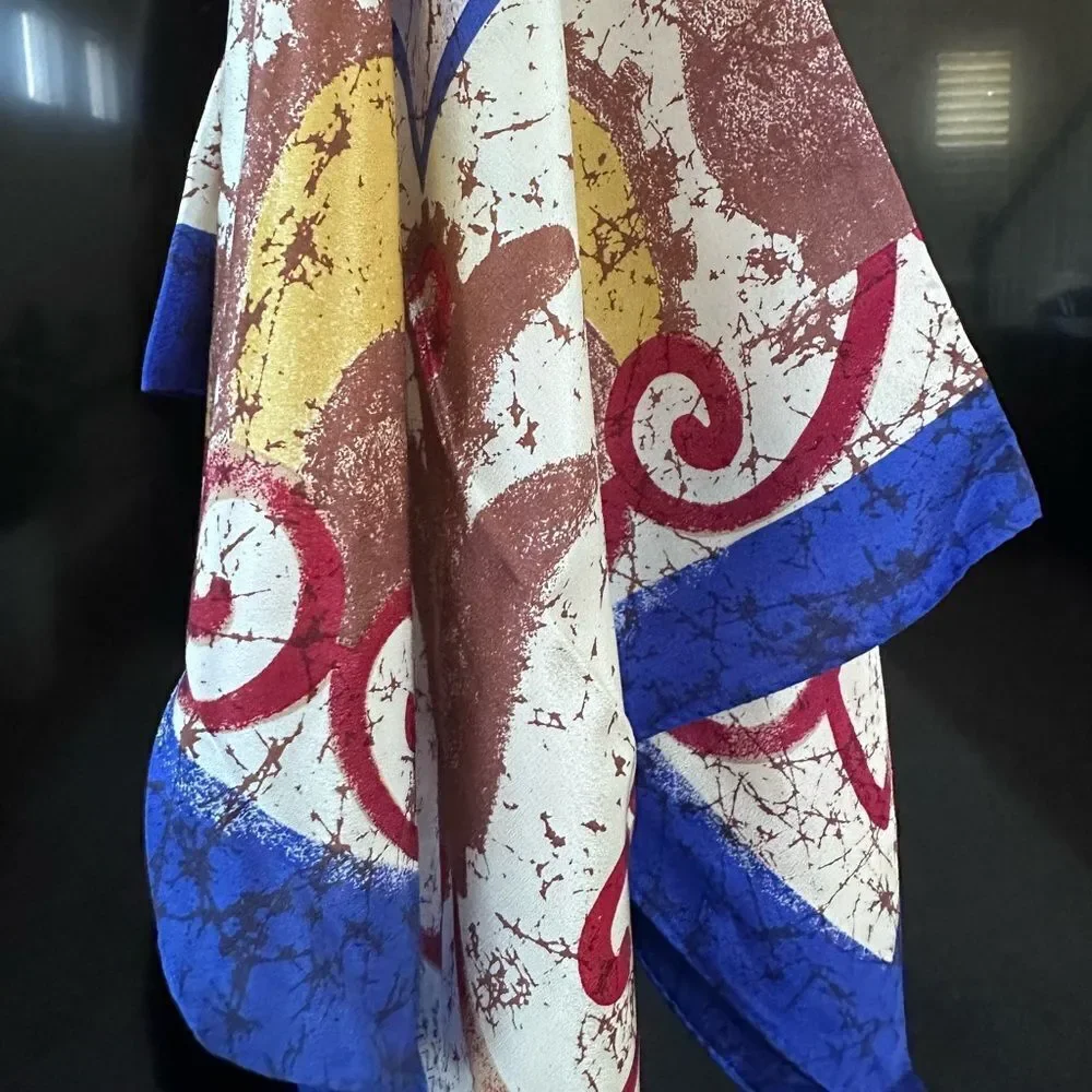 Adrienne Vittadini Vintage Silk Scarf 31”x31”